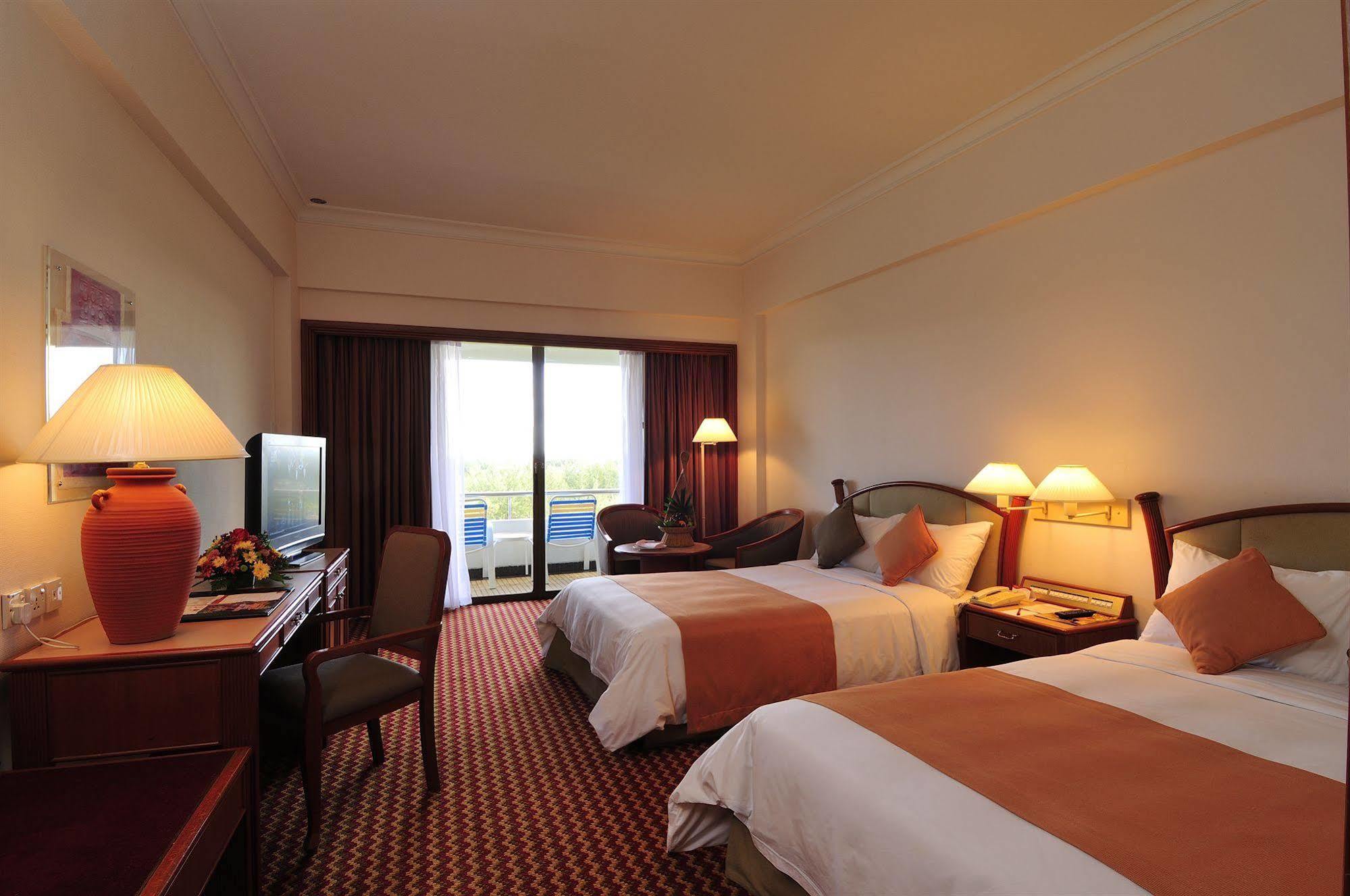 Parkcity Everly Hotel Miri Ngoại thất bức ảnh